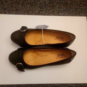 Black Croft & Barrow Ortholite Flats